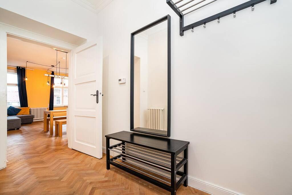 Elegant, Modern, 2-Bed Flat By Museum Of Prague Lägenhet Exteriör bild